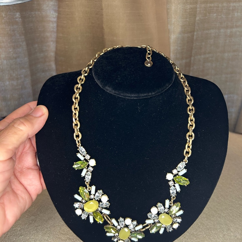 Loft Floral Design Necklace
